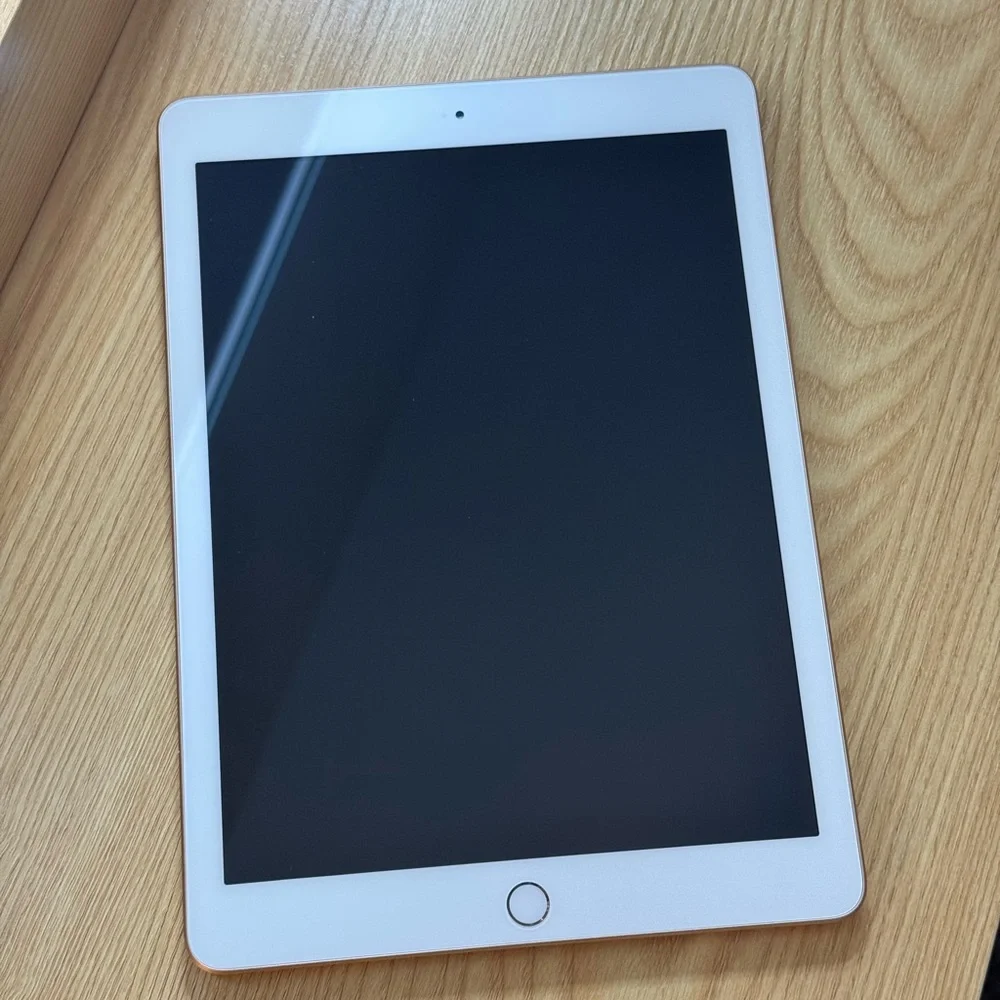 IPad 6th generation in rose gold 128GB